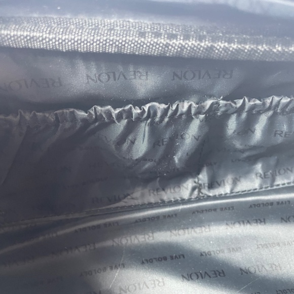 Five-Piece Hair Styling Kit including a Revlon Dual-Zip Toiletry Case - Picture 10 of 15